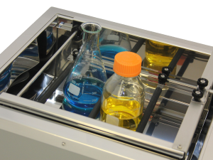 Ratek SWB20D Shaking water bath mounted with optional RR20 universal rack
